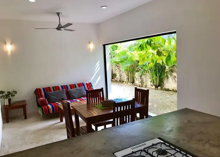 Downtown Cozy 1bd Holiday home